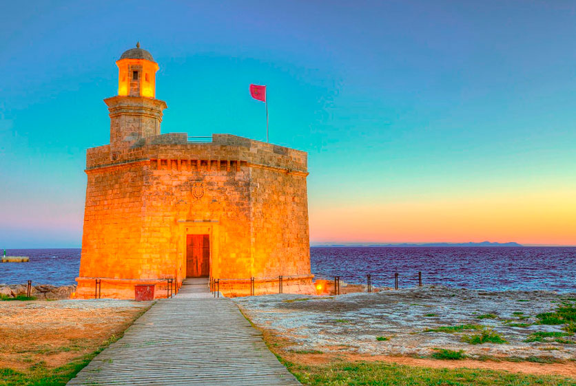 Monumentos en Cala Blanca Cala Blanca Menorca paisajes y excursiones